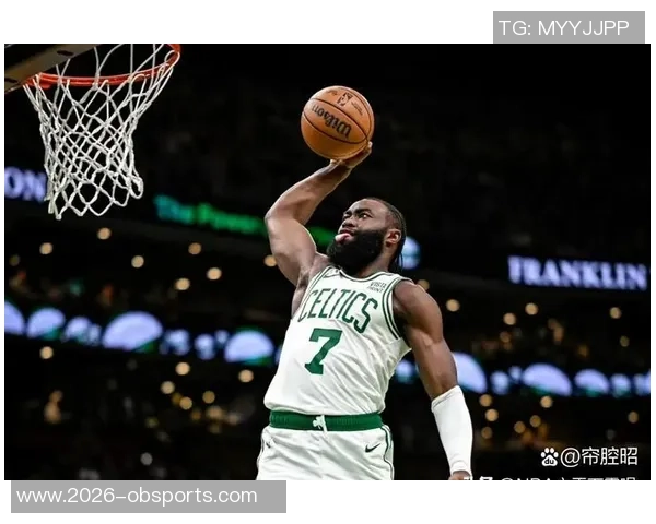 杰伦布朗首节表现低迷10分钟内5投全失三分球未能命中引发关注