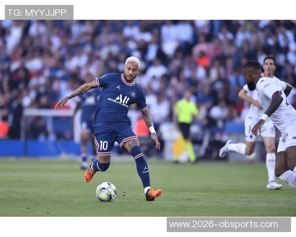 日本高中联赛决赛精彩瞬间兜射与弧顶爆射双双破门引发热议 日本高中联赛决赛精彩瞬间兜射与弧顶爆射双双破门引发热议